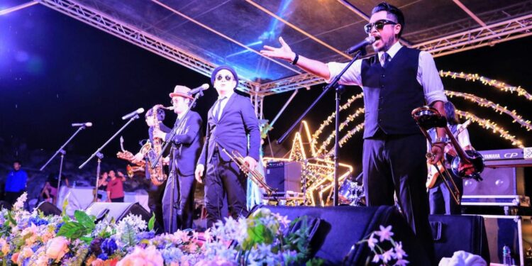 七星潭「星光音樂會」 民眾齊聚在星空下享受浪漫七夕周末夜 七星潭「星光音樂會」 民眾齊聚在星空下享受浪漫七夕周末夜