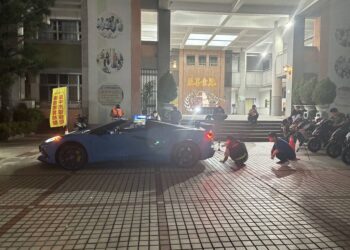 中警聯合稽查抓噪音車 進口敞篷跑車超標遭罰
