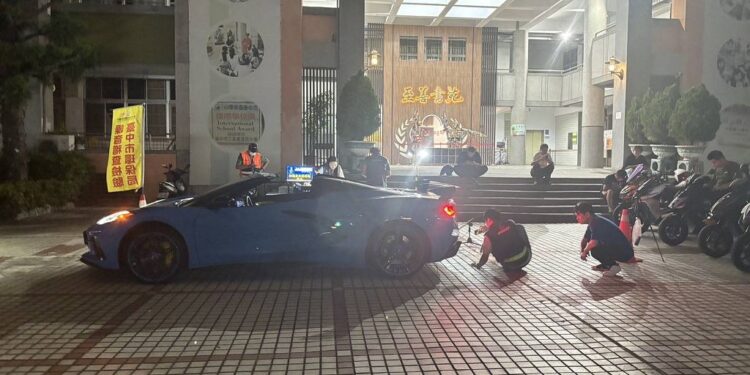 中警聯合稽查抓噪音車 進口敞篷跑車超標遭罰