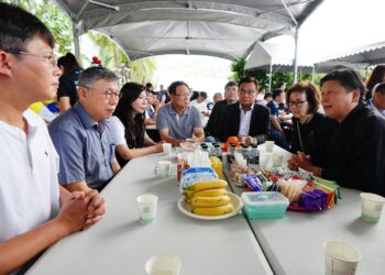 傅崐萁母喪 鄭銘謙、柯文哲赴花蓮致哀 花東鐵公路常中斷 民眾黨籲加強海空運