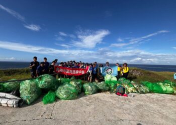 凱米颱風後海洋國家公園管理處啟動淨灘行動：恢復南方四島的生態景觀