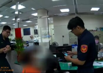 前線機師讓她義無反顧 警正面對決拍合照阻詐