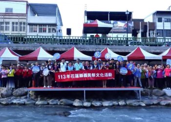 客家鄉親齊聚七腳川溪放水燈祈福 祝願花蓮義民祭活動順利圓滿