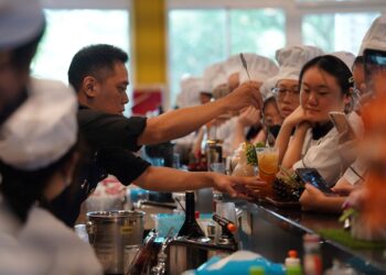 德式扭結麵包vs台灣珍珠奶茶 馬國青年學子體驗烘焙與飲調魅力 德式扭結麵包vs台灣珍珠奶茶 馬國青年學子體驗烘焙與飲調魅力