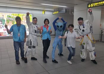 為臺中夏日馬戲節暖身 太空馬戲快閃中捷掀熱潮