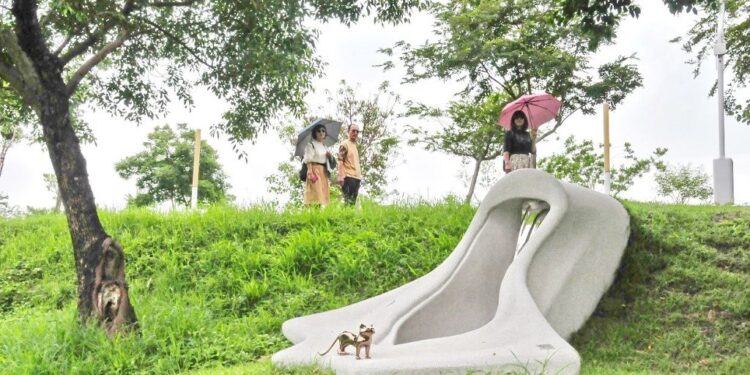 臺中中央公園夏日炎炎水泥涵管融化了 公共藝術蕴蘊之湳Pipe超現實亮相 臺中中央公園夏日炎炎水泥涵管融化了 公共藝術蕴蘊之湳Pipe超現實亮相