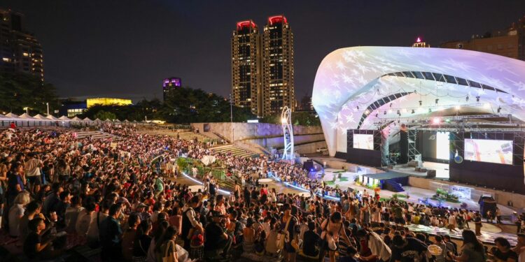 臺中夏日馬戲節首日開演逾3萬人同歡 趕緊來參加 臺中夏日馬戲節首日開演逾3萬人同歡 趕緊來參加