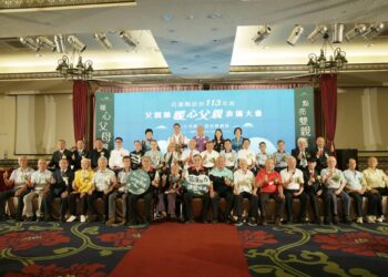 花蓮縣113年暖心父親表揚大會 表揚32位暖心父親 徐榛蔚肯定父親扛起家庭重擔