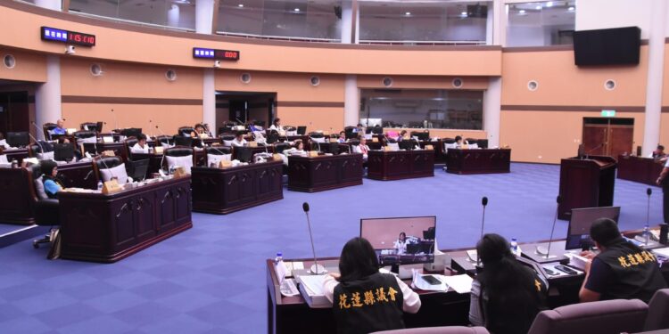 花蓮觀光業急需振興 業者集思廣益向議長張峻提出建言尋求持續發展之道 花蓮觀光業急需振興 業者集思廣益向議長張峻提出建言尋求持續發展之道