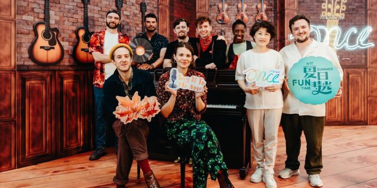 英國奧利佛獎最佳音樂劇 男演員攜愛妻抵臺 Once愛是唯一彈琴說愛 英國奧利佛獎最佳音樂劇 男演員攜愛妻抵臺 Once愛是唯一彈琴說愛