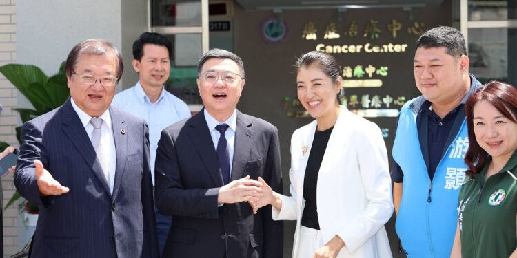 落實癌症在地治療 部立南投醫院癌症治療中心啟用 卓院長、許縣長出席見證肯定 落實癌症在地治療 部立南投醫院癌症治療中心啟用 卓院長、許縣長出席見證肯定