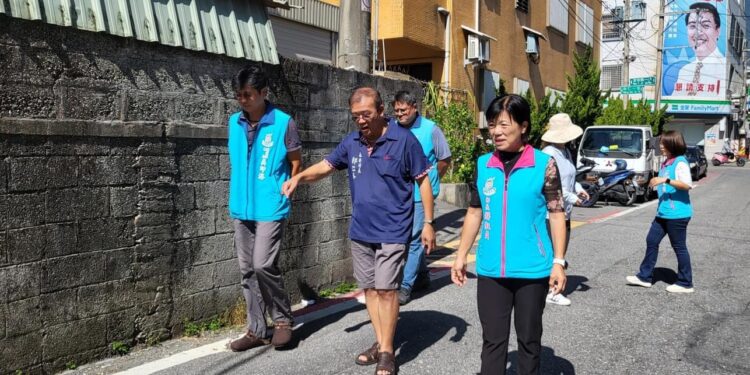 中央、縣鄉共力挹注千萬建設經費 游淑貞現勘吉安鄉內狹小巷道鋪整