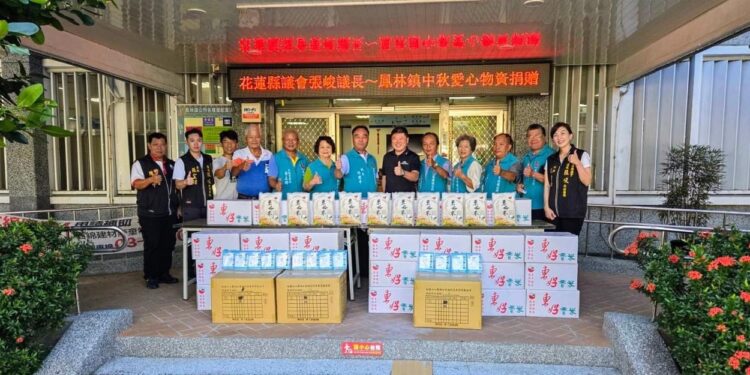 中秋前夕的關懷:張峻議長捐贈物資 鳳林鎮展現團結力量 中秋前夕的關懷:張峻議長捐贈物資 鳳林鎮展現團結力量
