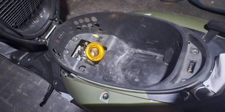 中警路檢查獲騎士遮蔽號牌 同夥竄逃警方祭出18萬重罰 中警路檢查獲騎士遮蔽號牌 同夥竄逃警方祭出18萬重罰