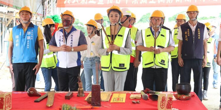 名間鄉松柏嶺高空觀景平台「松嶺之星」上樑