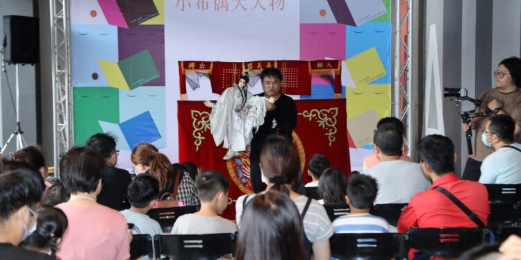 小布偶大人物熱鬧登場 太平社宅閱讀起步走活動獲好評
