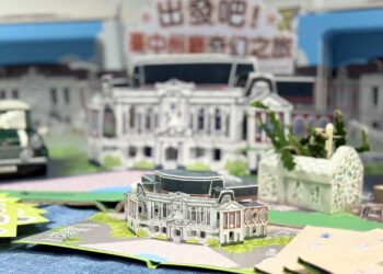 手工打造臺中州廳立體書 透過圖文紙上走入國定古蹟