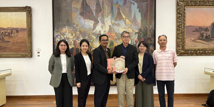 故宮團隊馬星洽展 借得李為經肖像南院展出 故宮團隊馬星洽展 借得李為經肖像南院展出