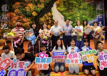 東華附小教師節很溫馨 校長手擀麵及商務艙服務謝師恩