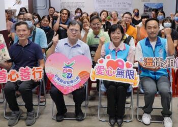 游淑貞購助在地優質產品 暖送統帥大樓災戶過中秋