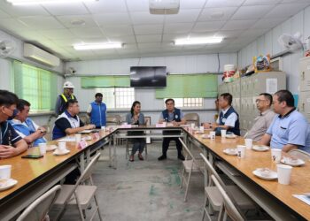 環境部長彭啟明視察草屯堆置垃圾山移除成果 力挺縣府興建再生能源中心