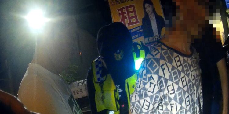 百米衝刺追捕逃逸外勞 休假警神來一腳助壓制 百米衝刺追捕逃逸外勞 休假警神來一腳助壓制