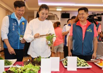 第七屆南投縣青農聯誼會會員大會 許縣長代言活力杯並允持續幫助南投青農打拚