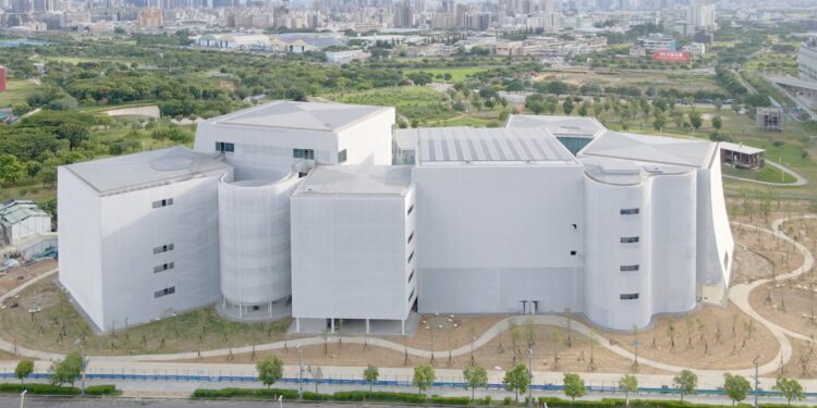 聶永真操刀設計新亮相 臺中綠美圖打造跨域文化新品牌