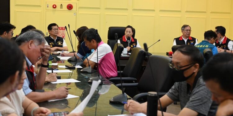 花蓮縣政府規劃十億振興券 徐榛蔚邀集各鄉鎮市公所協調 預計10月中旬發放 花蓮縣政府規劃十億振興券 徐榛蔚邀集各鄉鎮市公所協調 預計10月中旬發放