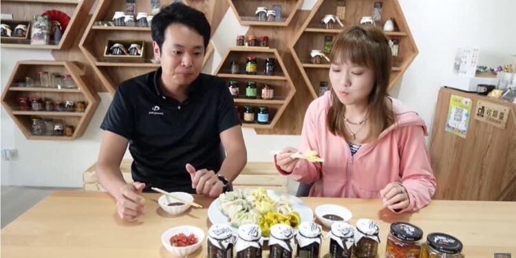 花蓮縣政府邀請日本YouTuber走訪花蓮 對「花蓮禮好」百大伴手禮讚不絕口 花蓮縣政府邀請日本YouTuber走訪花蓮 對「花蓮禮好」百大伴手禮讚不絕口