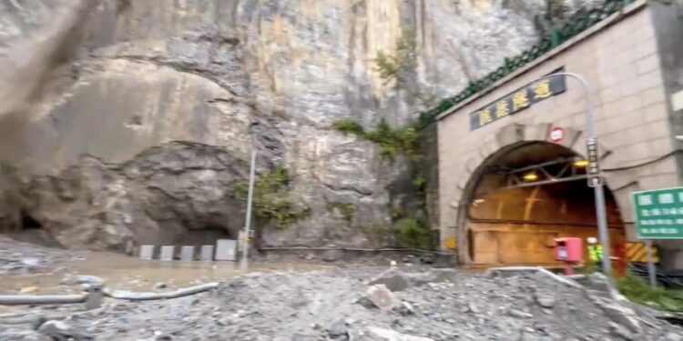 請中央政府給花蓮人一條安全回家的路》蘇花公路崇德路段坍方 交通雙向中斷 花蓮人急盼回家路