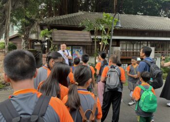 2024臺中文學季播種 文化局邀小學生為知名作家導覽文學館