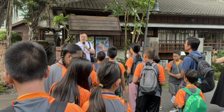 2024臺中文學季播種 文化局邀小學生為知名作家導覽文學館 2024臺中文學季播種 文化局邀小學生為知名作家導覽文學館