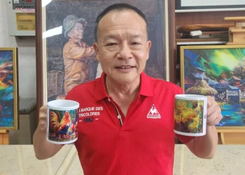 畫家陳明順父子擴大美術應用　文創馬克杯親民亮相