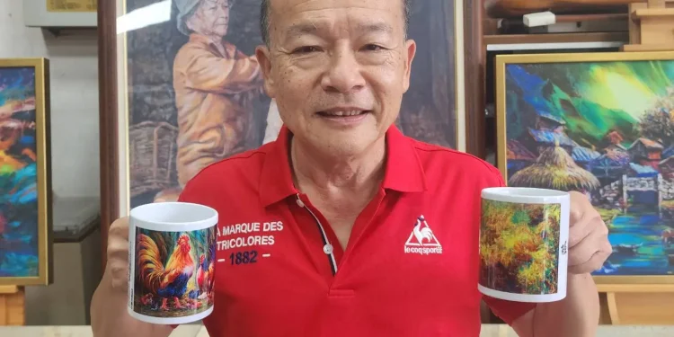 畫家陳明順父子擴大美術應用　文創馬克杯親民亮相