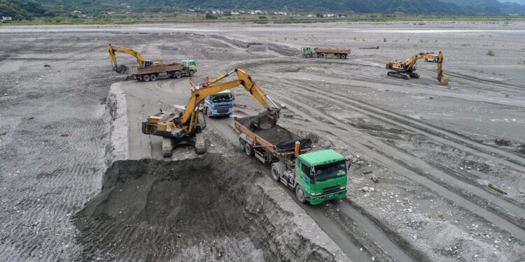 中央地方合作持續加強河川排水清疏 增加河防安全並兼顧穩定砂石供應