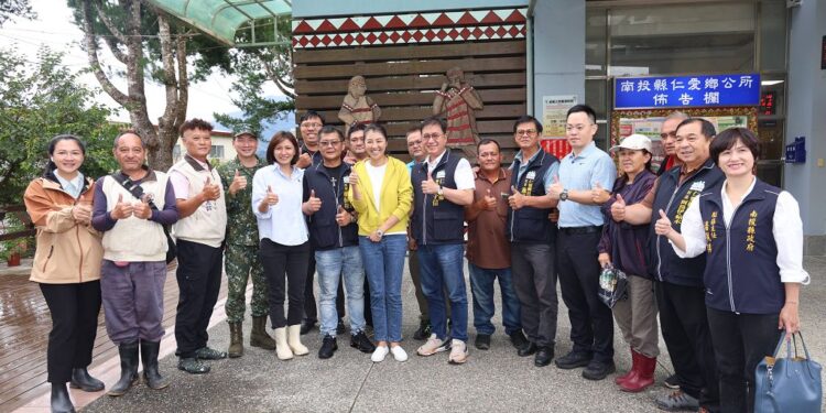 山陀兒颱風陸上警戒 許縣長不畏強風上山關心防災準備