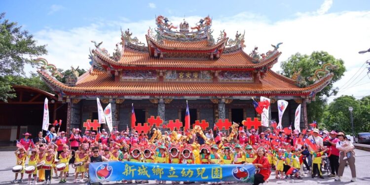 新城鄉立幼兒園小小兵國慶遊行 家長與學童以最高的熱情認同國家