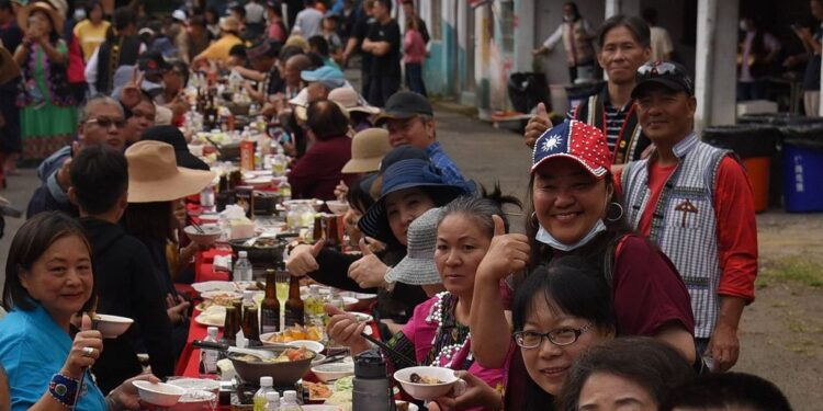 清境長街宴將熱鬧登場為 2024清境火把節揭開序幕 清境長街宴將熱鬧登場為 2024清境火把節揭開序幕