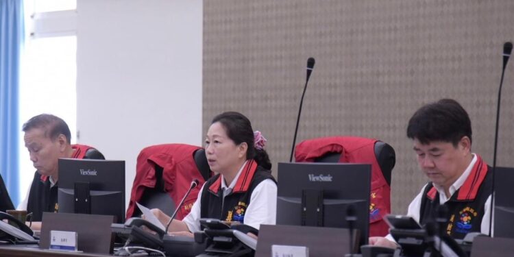 總統賴清德視察中央災害應變中心 強調防颱工作不可忽視並六度質問徐榛蔚撤村人數…總統搞錯了！縣府：花蓮應撤離3000多人無誤