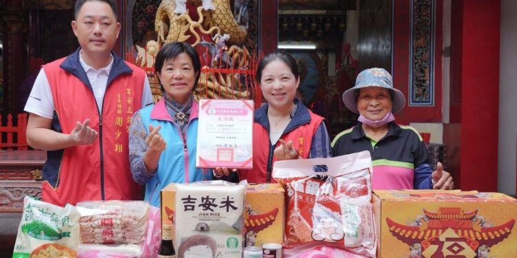 觀音寮、聖天宮、五穀宮佈施吉安鄉 運用提領券及社區型物資發放增效益 觀音寮、聖天宮、五穀宮佈施吉安鄉 運用提領券及社區型物資發放增效益