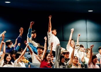 路上紅包不能撿，那玉鐲  歌劇院攜手學子認識傳統京劇