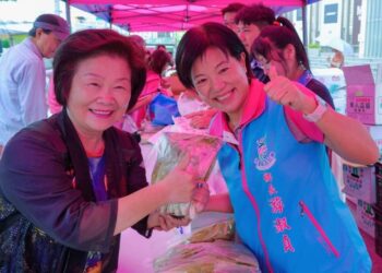 颱風重創交通游淑貞親上火線賣菜行銷 張德奇感謝鄉親力挺2500份狂掃完售