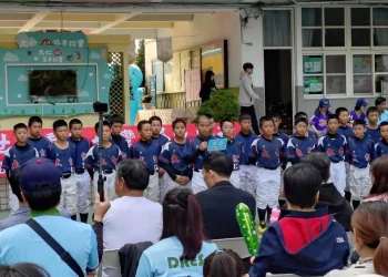 讓世界看見台灣  大仁少棒隊交通車捐贈典禮  愛心滿載守護未來