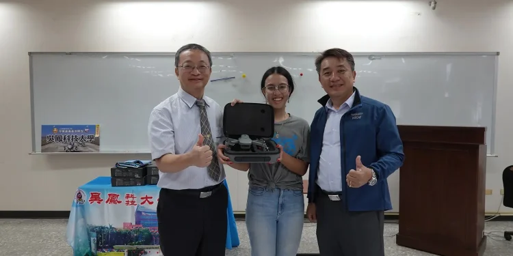 吳鳳科大人工智慧無人機科技系 首屆新生入學贈無人機 吳鳳科大人工智慧無人機科技系 首屆新生入學贈無人機