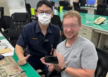 臺灣最美風警   手機不慎遺落計程車中警火速尋回