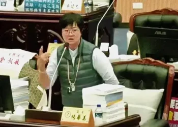 花蓮縣政府宿舍整修 縣議員進行檢視