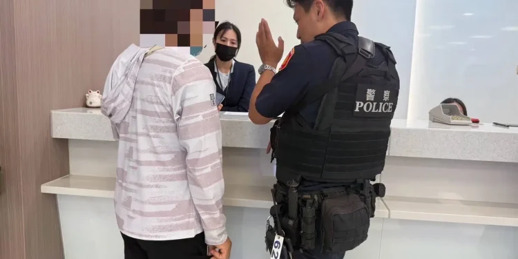 給甜頭引投資差點一場空 中警即時反詐宣導 給甜頭引投資差點一場空 中警即時反詐宣導