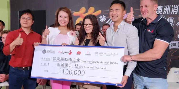 萌猛組合消防猛男v.s毛小孩 澳洲消防員公益捐贈屏東動物之家20萬元 萌猛組合消防猛男v.s毛小孩 澳洲消防員公益捐贈屏東動物之家20萬元