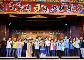 明華園演繹經典不敗律政劇   包青天辦案吸引千名觀眾入戲